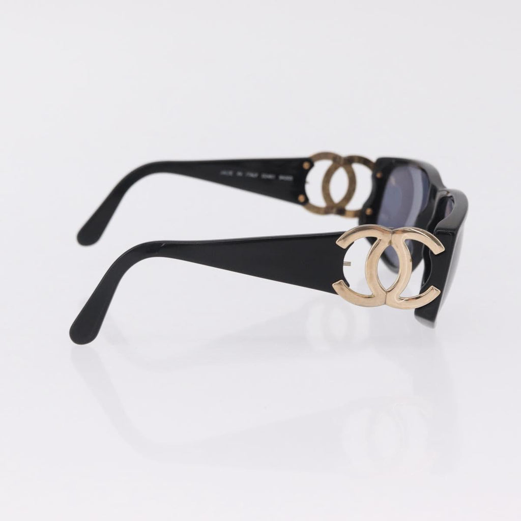 Chanel Black CC Logo Sunglasses detail