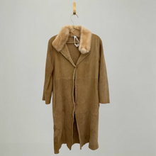 Load image into Gallery viewer, Shearling Beige Jacket
